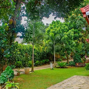  Проживание в семье Garden Rest